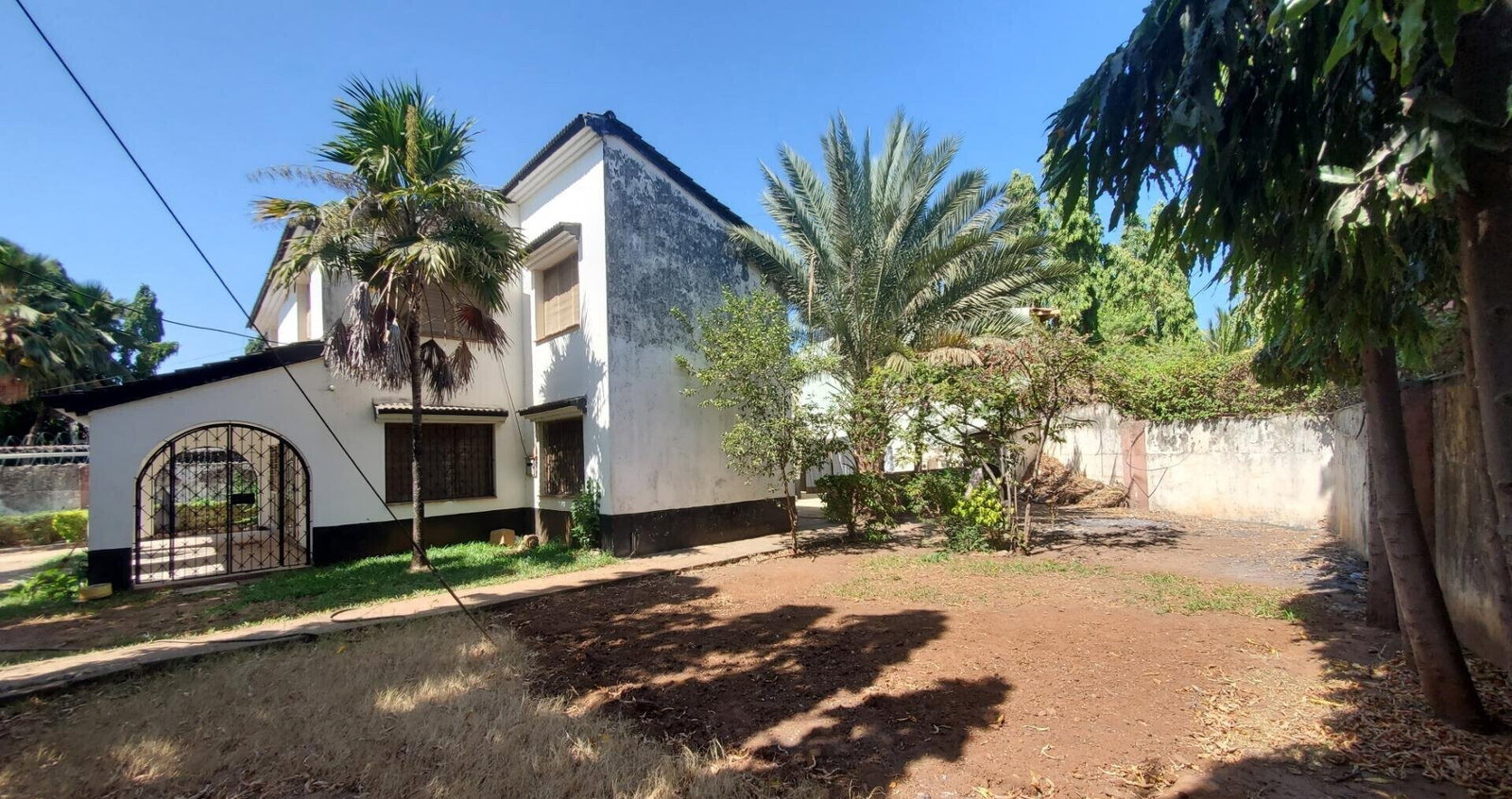 1/8-Acre 4BR Townhouse with Leasehold Title - Nyali