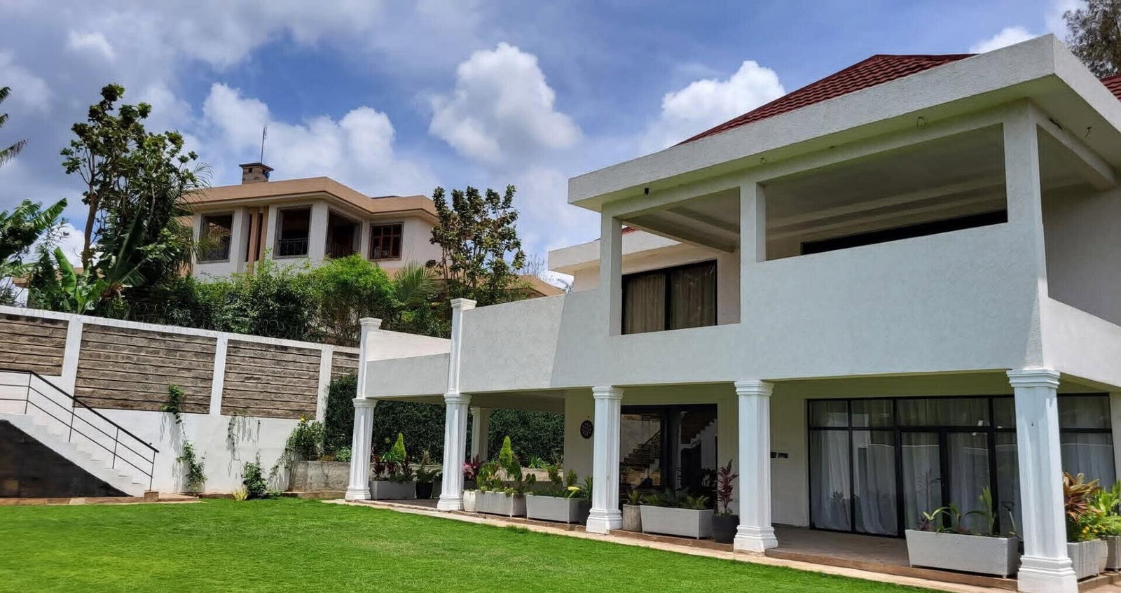5BR Townhouse with DSQ, Gazebo & Fireplace - Runda Blue Zone