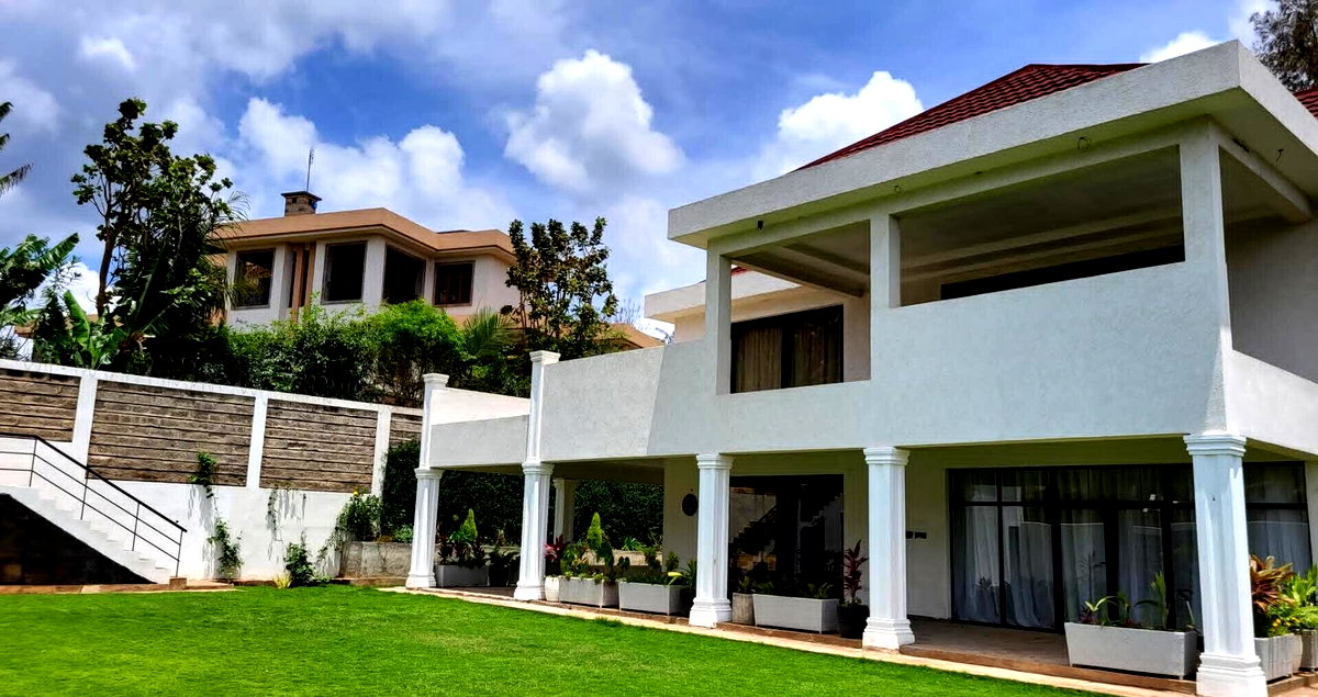5BR Townhouse with DSQ, Gazebo & Fireplace - Runda Blue Zone