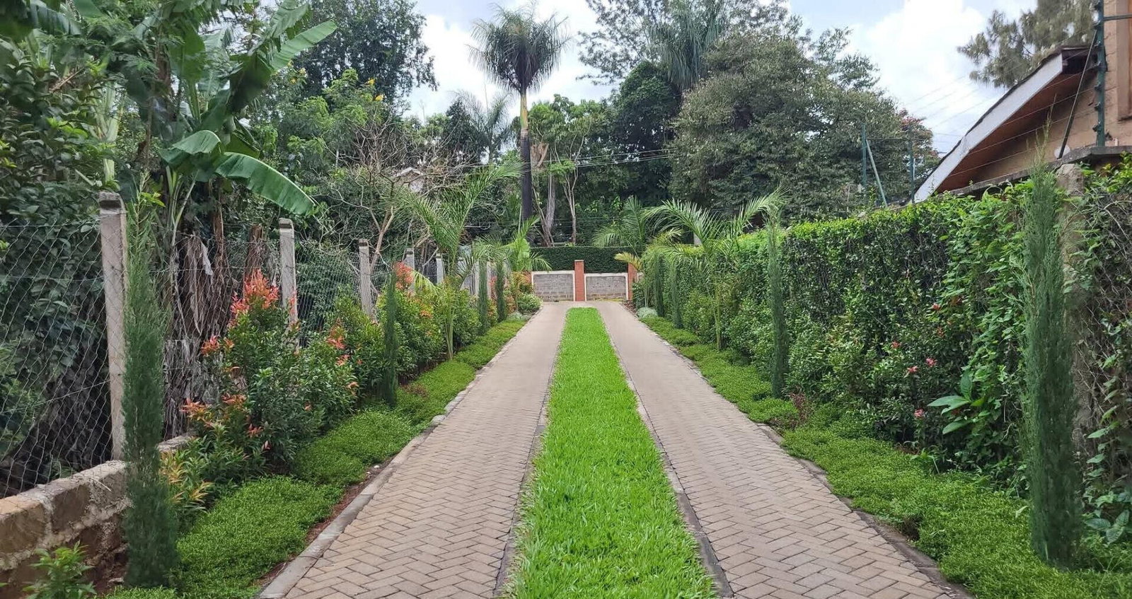 5BR Townhouse with DSQ, Gazebo & Fireplace - Runda Blue Zone