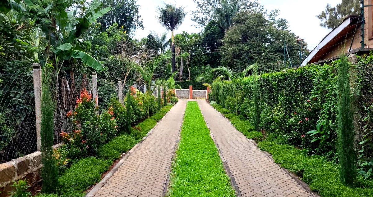 5BR Townhouse with DSQ, Gazebo & Fireplace - Runda Blue Zone
