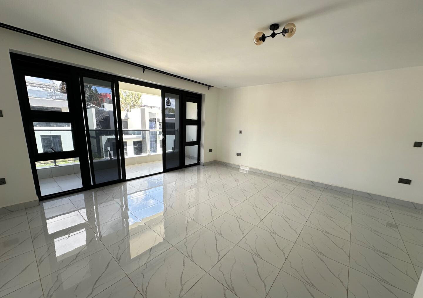 5BR All-Ensuite Villa with Rooftop Terrace - Kamakis, Ruiru