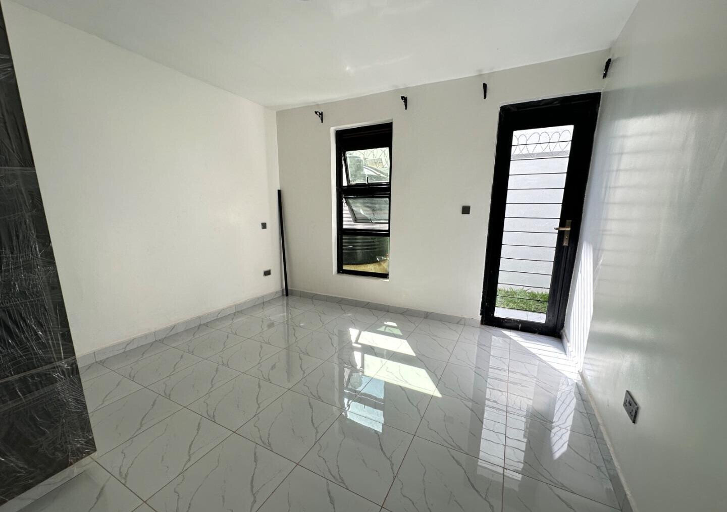 5BR All-Ensuite Villa with Rooftop Terrace - Kamakis, Ruiru