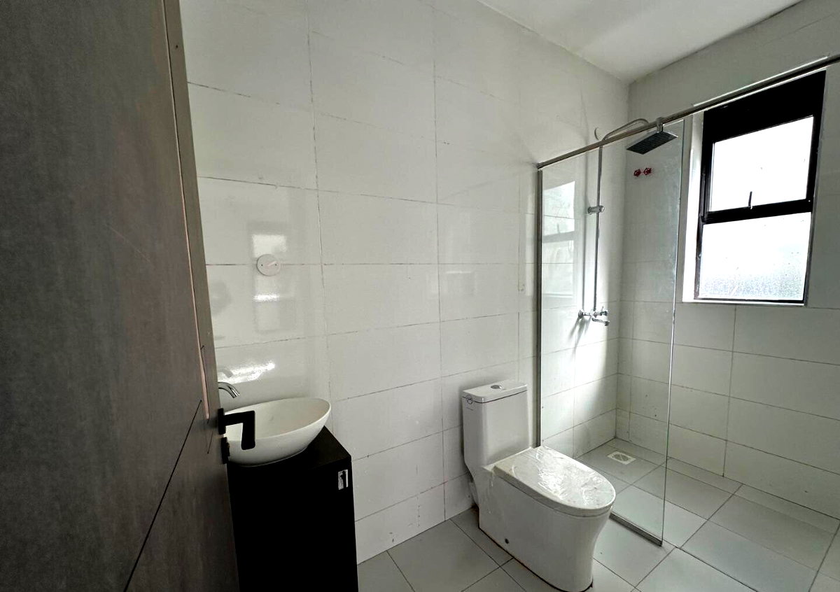5BR All-Ensuite Villa with Rooftop Terrace - Kamakis, Ruiru