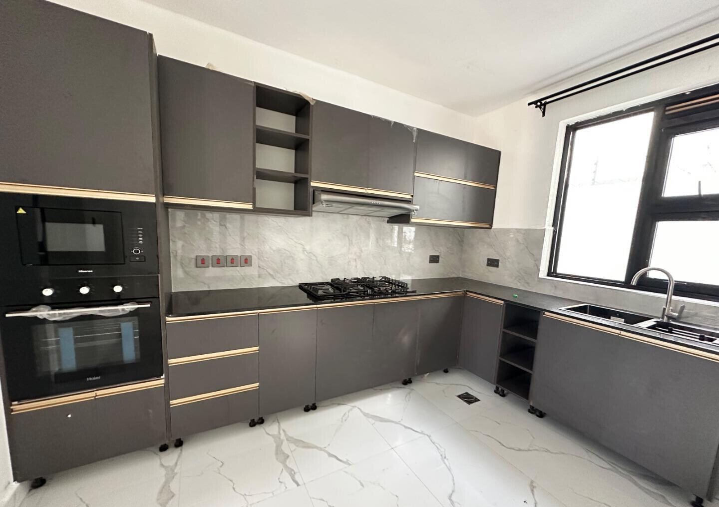 5BR All-Ensuite Villa with Rooftop Terrace - Kamakis, Ruiru