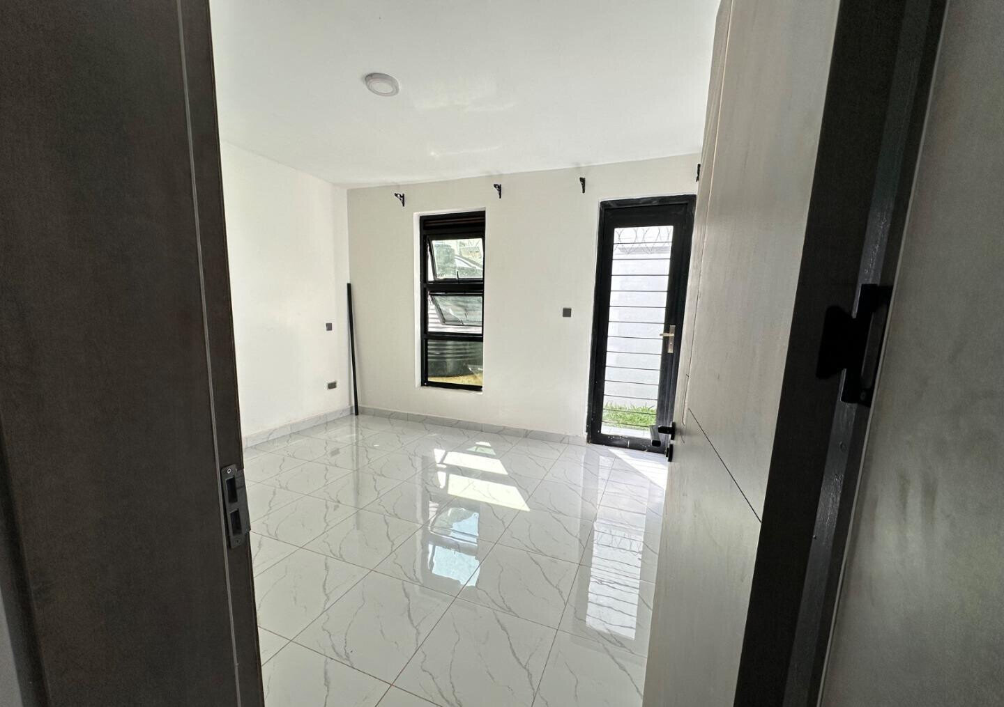 5BR All-Ensuite Villa with Rooftop Terrace - Kamakis, Ruiru