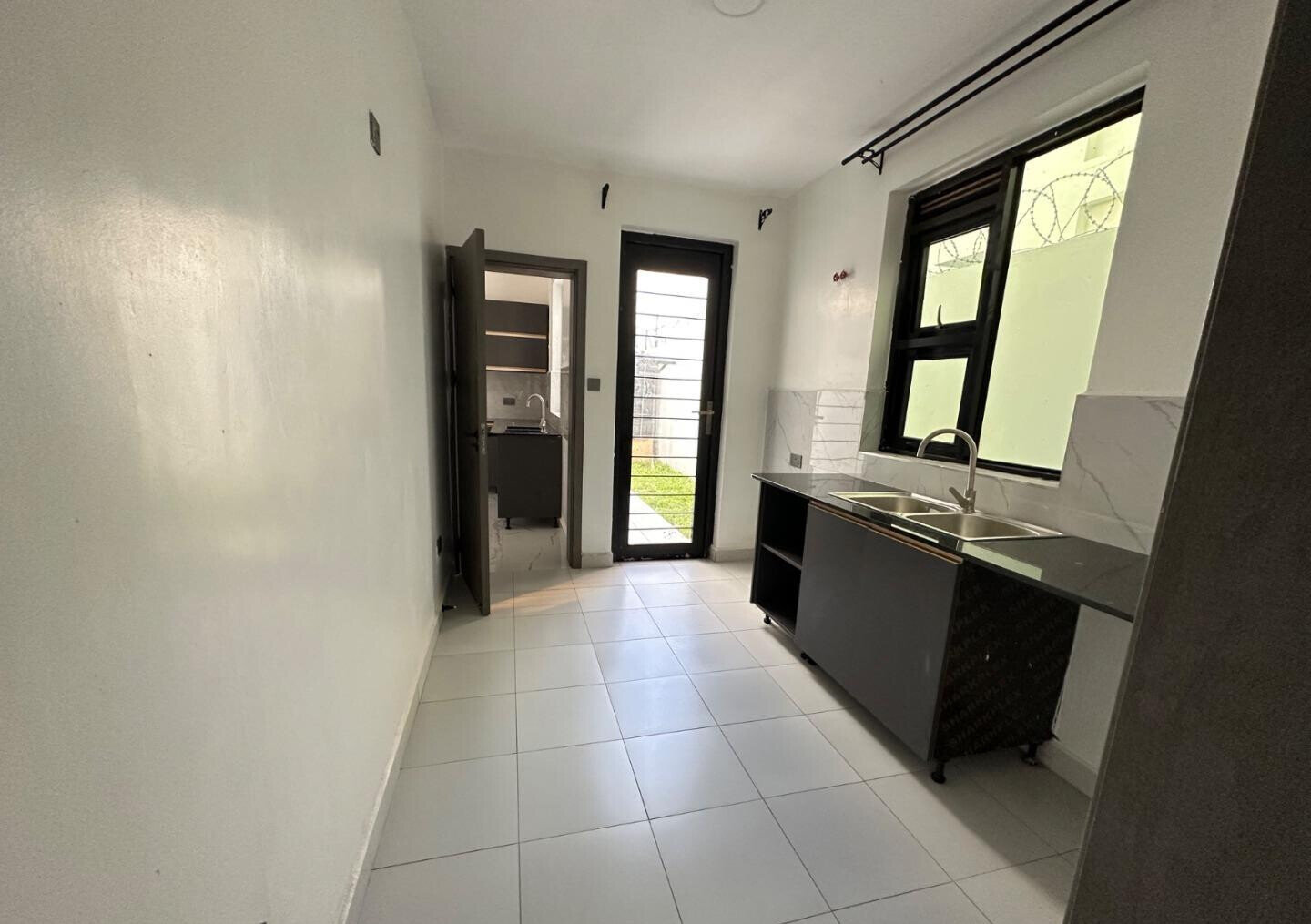 5BR All-Ensuite Villa with Rooftop Terrace - Kamakis, Ruiru