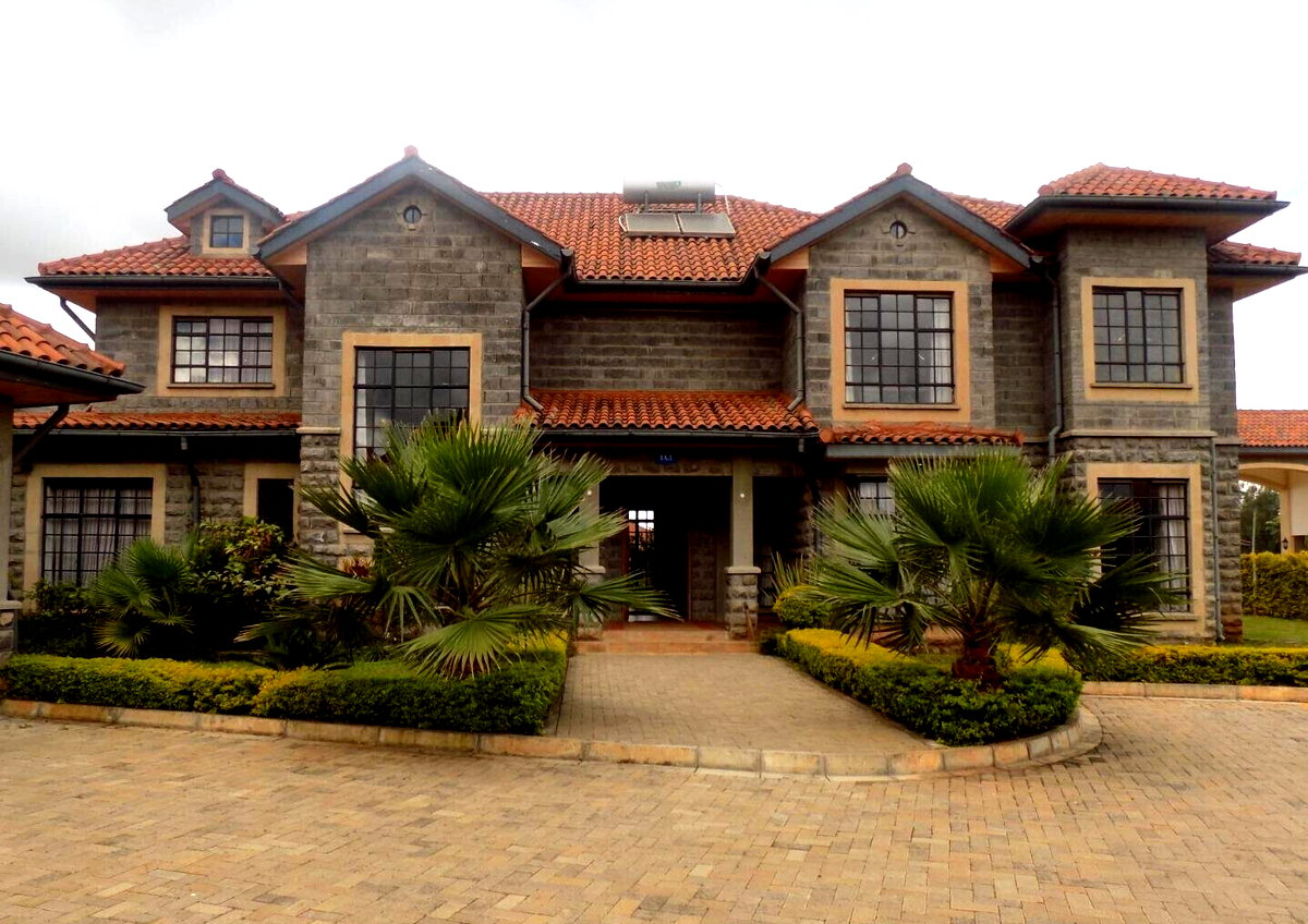 English Country Manor Townhouse with Clubhouse & Pool – Karen