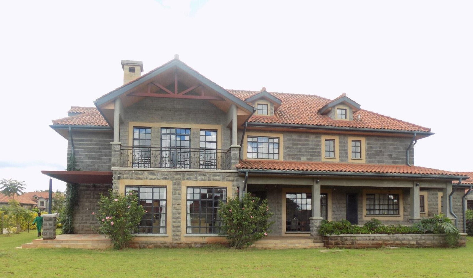 English Country Manor Townhouse with Clubhouse & Pool – Karen