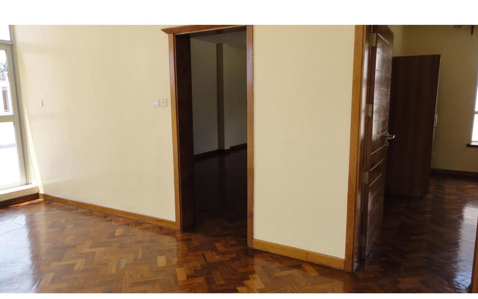 5-Ensuite Townhouse with Jacuzzi & Rooftop Terrace - Lavington
