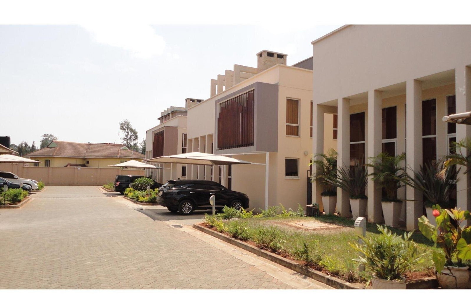 5-Ensuite Townhouse with Jacuzzi & Rooftop Terrace - Lavington
