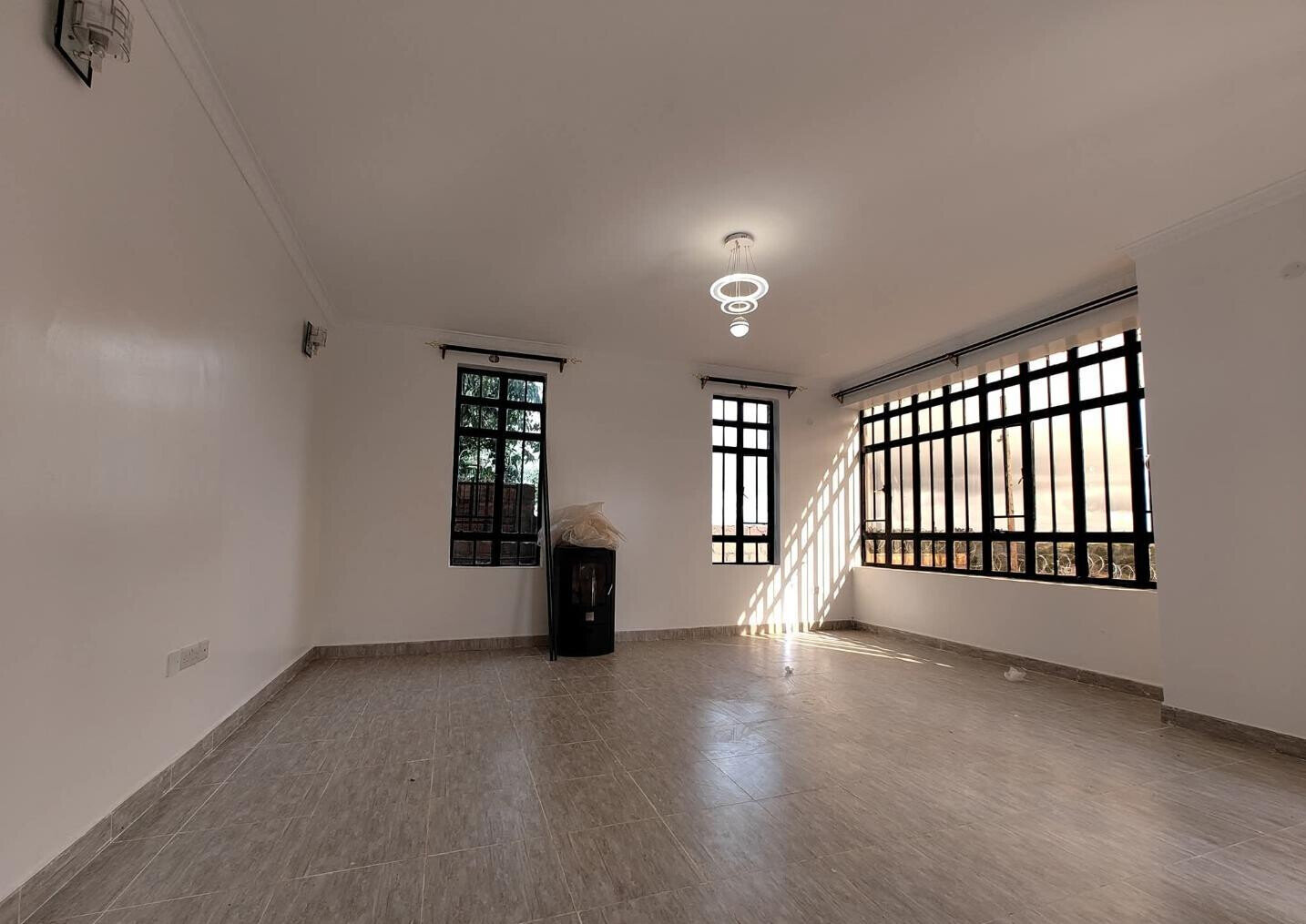 4BR Maisonette with Panoramic Balcony & Ready Title - Rimpa
