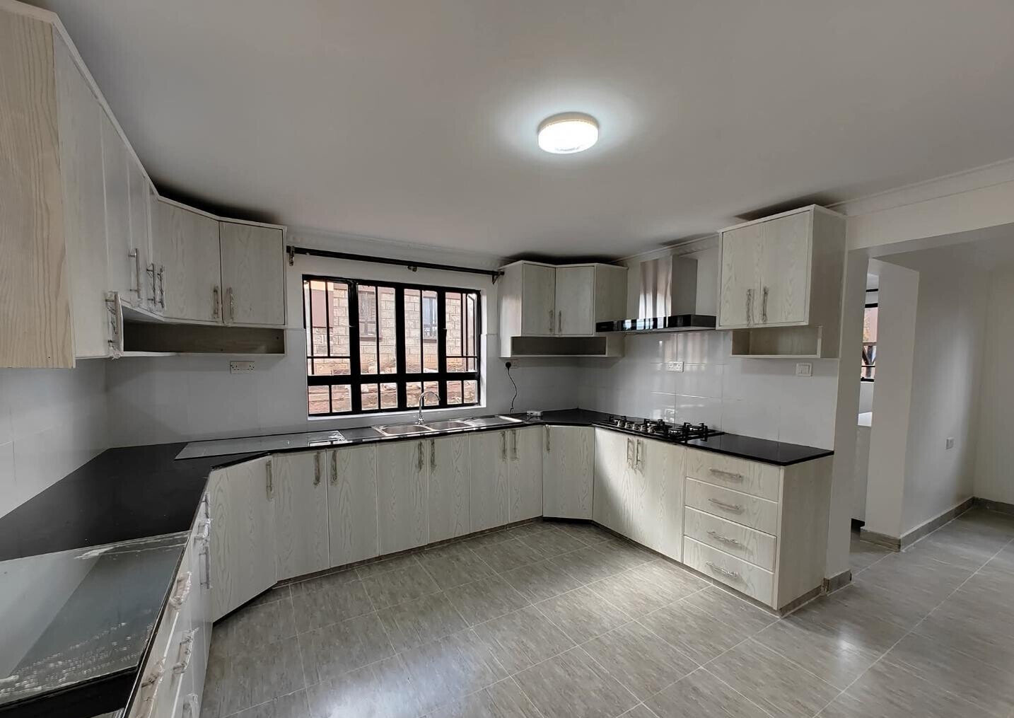 4BR Maisonette with Panoramic Balcony & Ready Title - Rimpa
