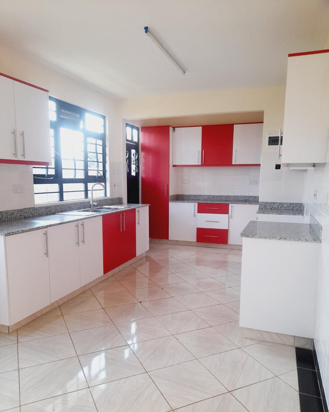 4BR All-Ensuite Townhouse with Solar Heating - Gikambura