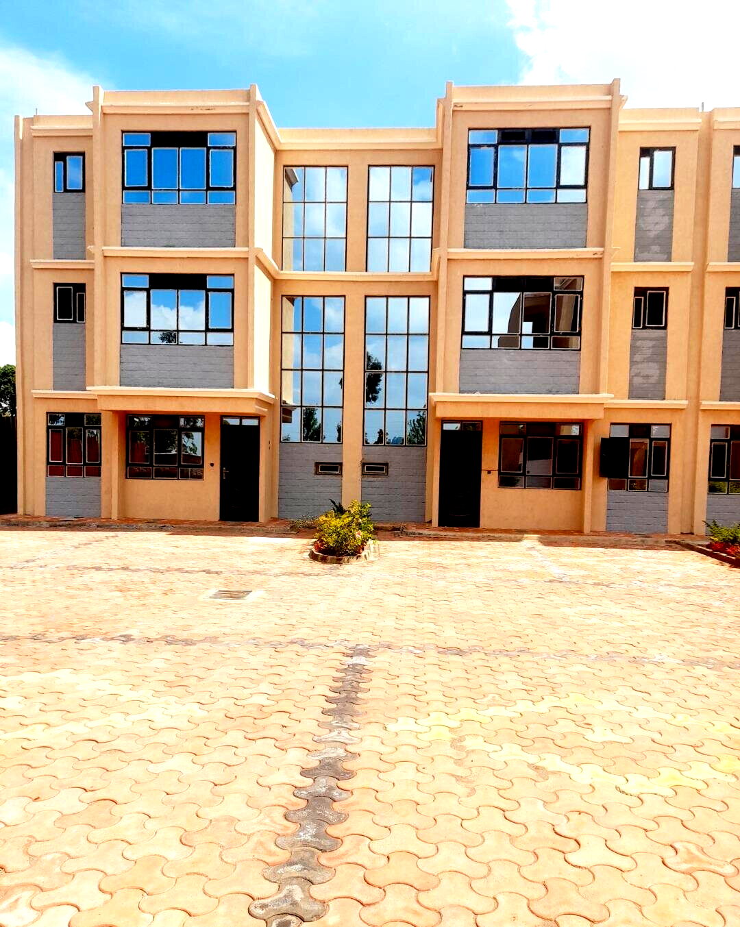 4BR All-Ensuite Townhouse with Solar Heating - Gikambura