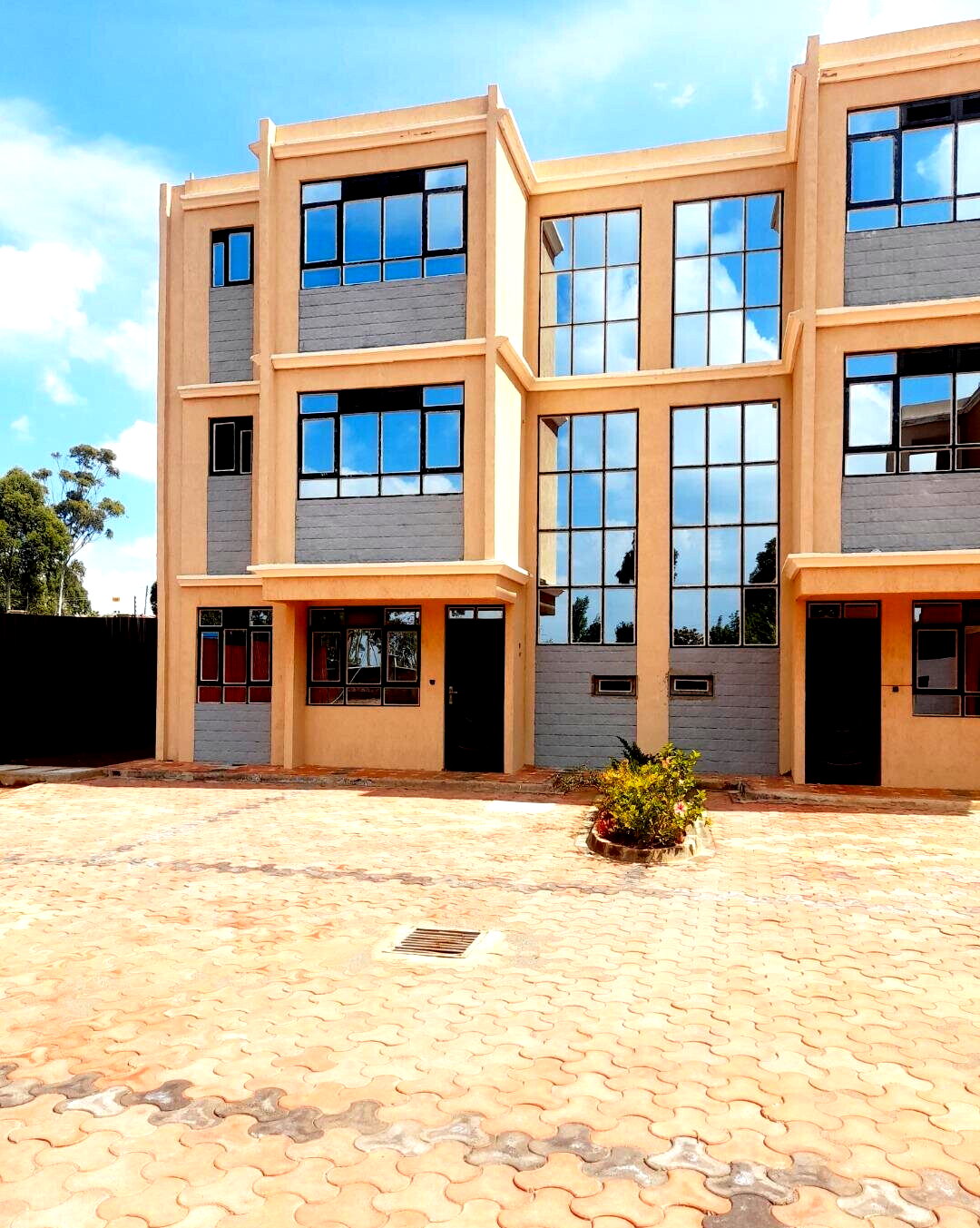 4BR All-Ensuite Townhouse with Solar Heating - Gikambura