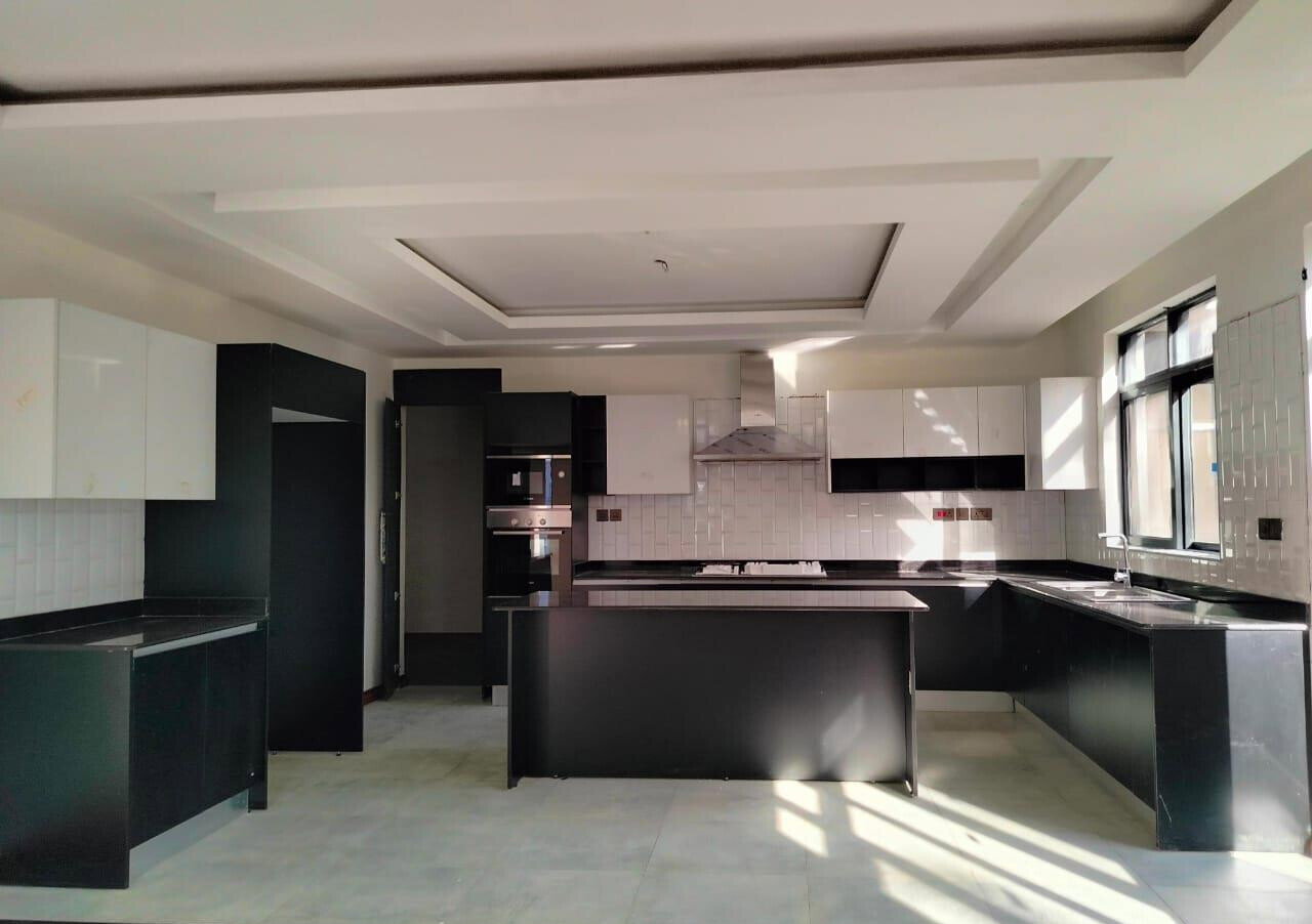 Elegant 5BR Villa with Fireplace & Generator - Lavington