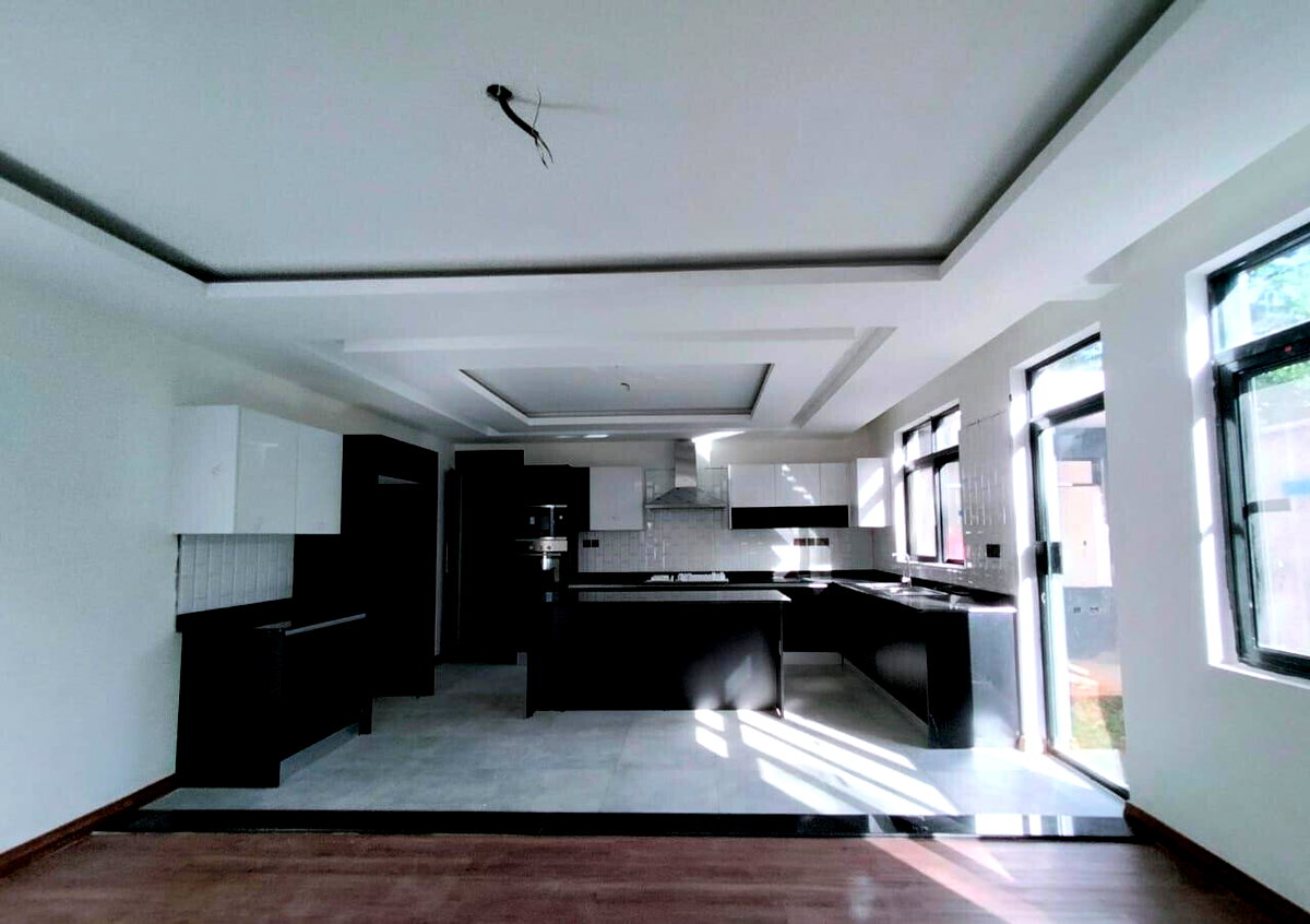 Elegant 5BR Villa with Fireplace & Generator - Lavington