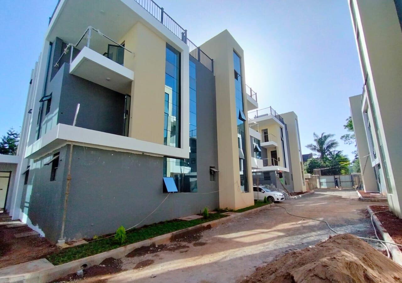 Elegant 5BR Villa with Fireplace & Generator - Lavington