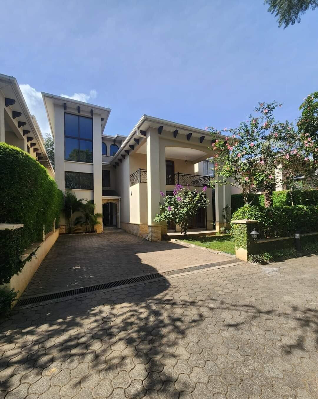 5-Ensuite Townhouse with Study & Solar Heating - Lavington