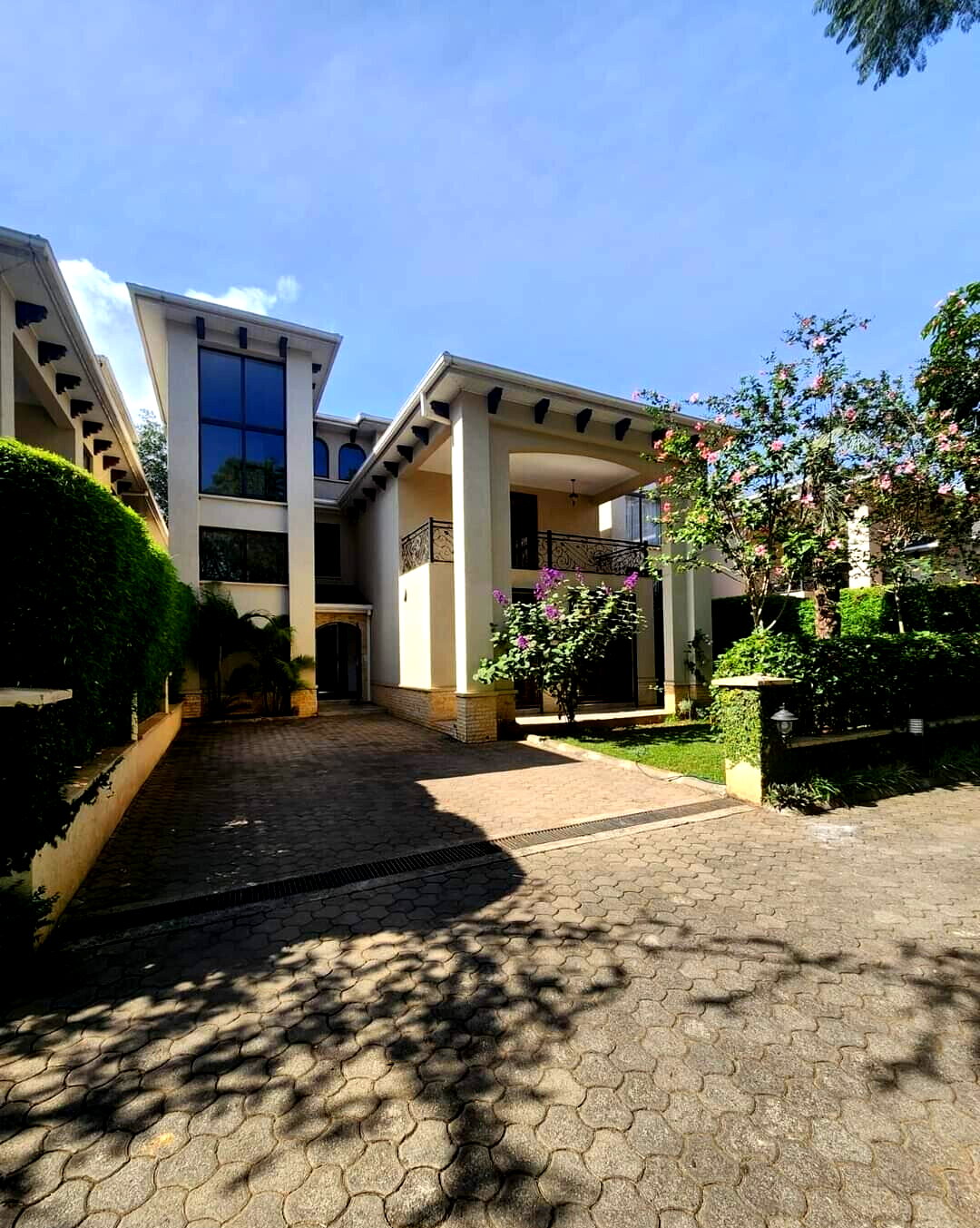 5-Ensuite Townhouse with Study & Solar Heating - Lavington