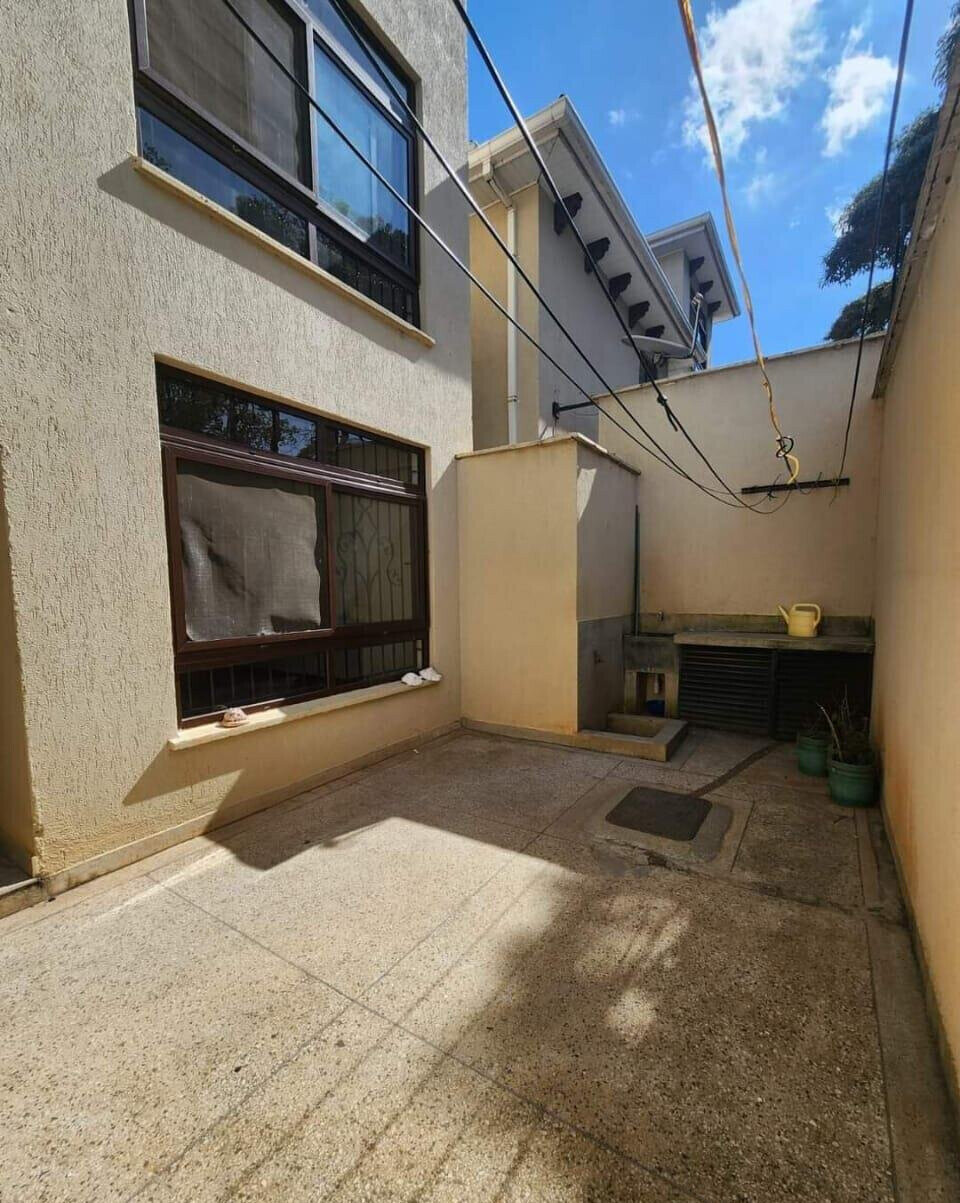 5-Ensuite Townhouse with Study & Solar Heating - Lavington