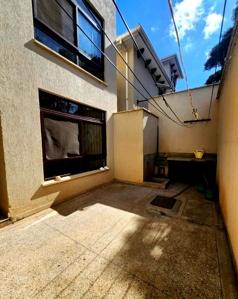 5-Ensuite Townhouse with Study & Solar Heating - Lavington