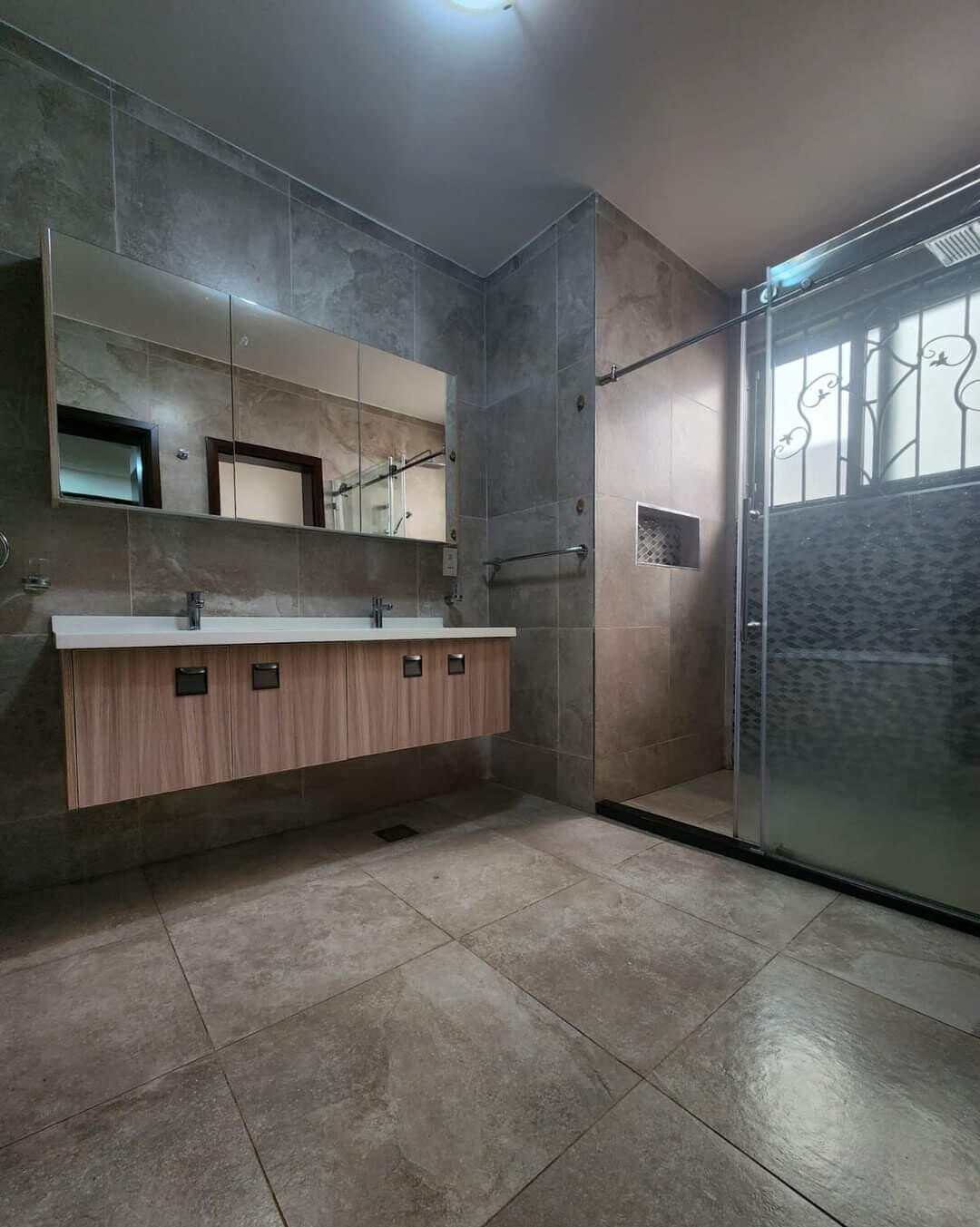 5-Ensuite Townhouse with Study & Solar Heating - Lavington