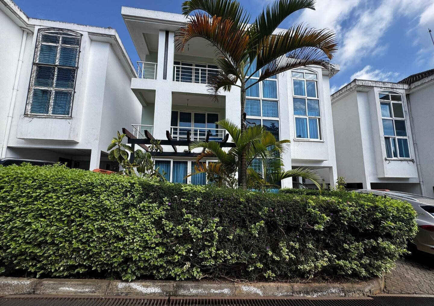 4-Ensuite Villa with Home Office & Jacuzzi - Lavington