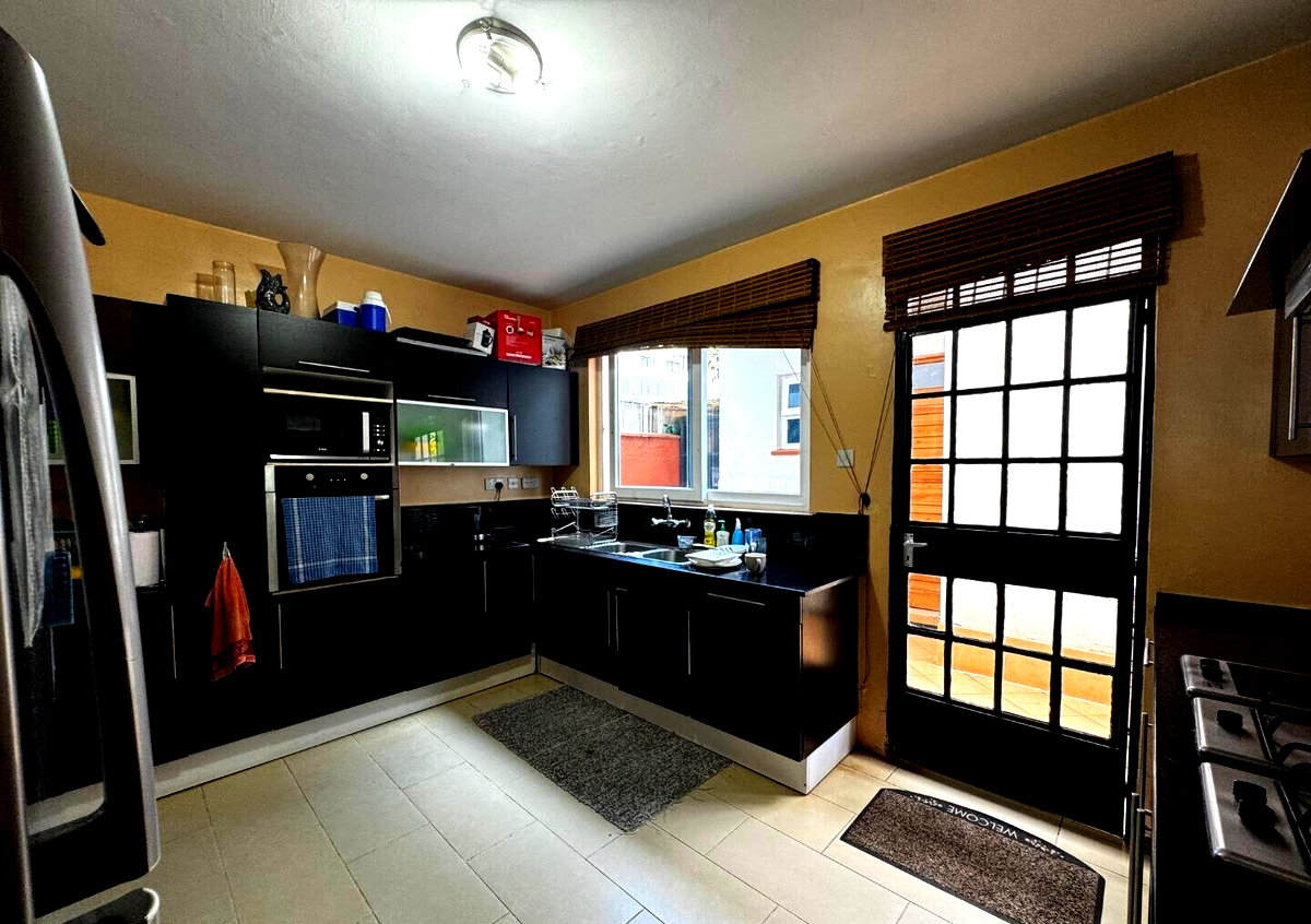 4-Ensuite Villa with Home Office & Jacuzzi - Lavington