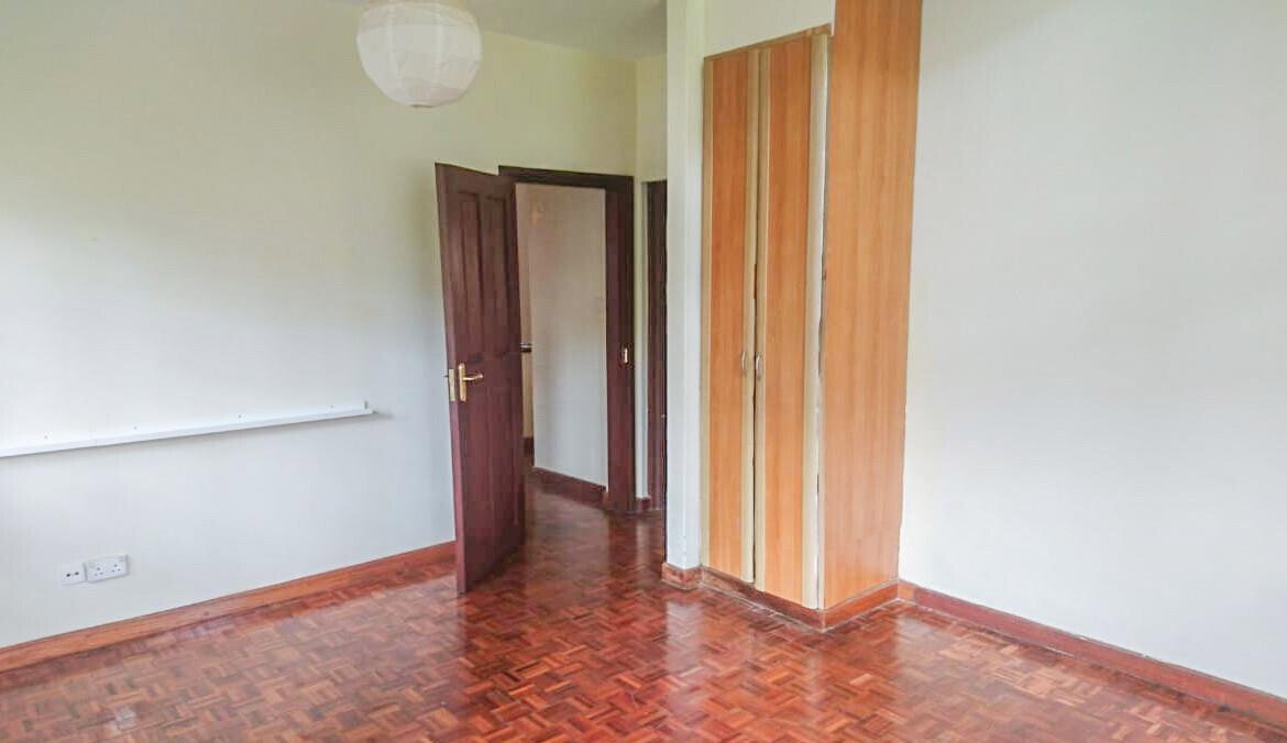 5-Bed Townhouse with Pond Views & DSQ in Spring Valley