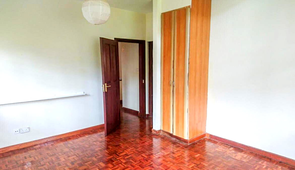 5-Bed Townhouse with Pond Views & DSQ in Spring Valley