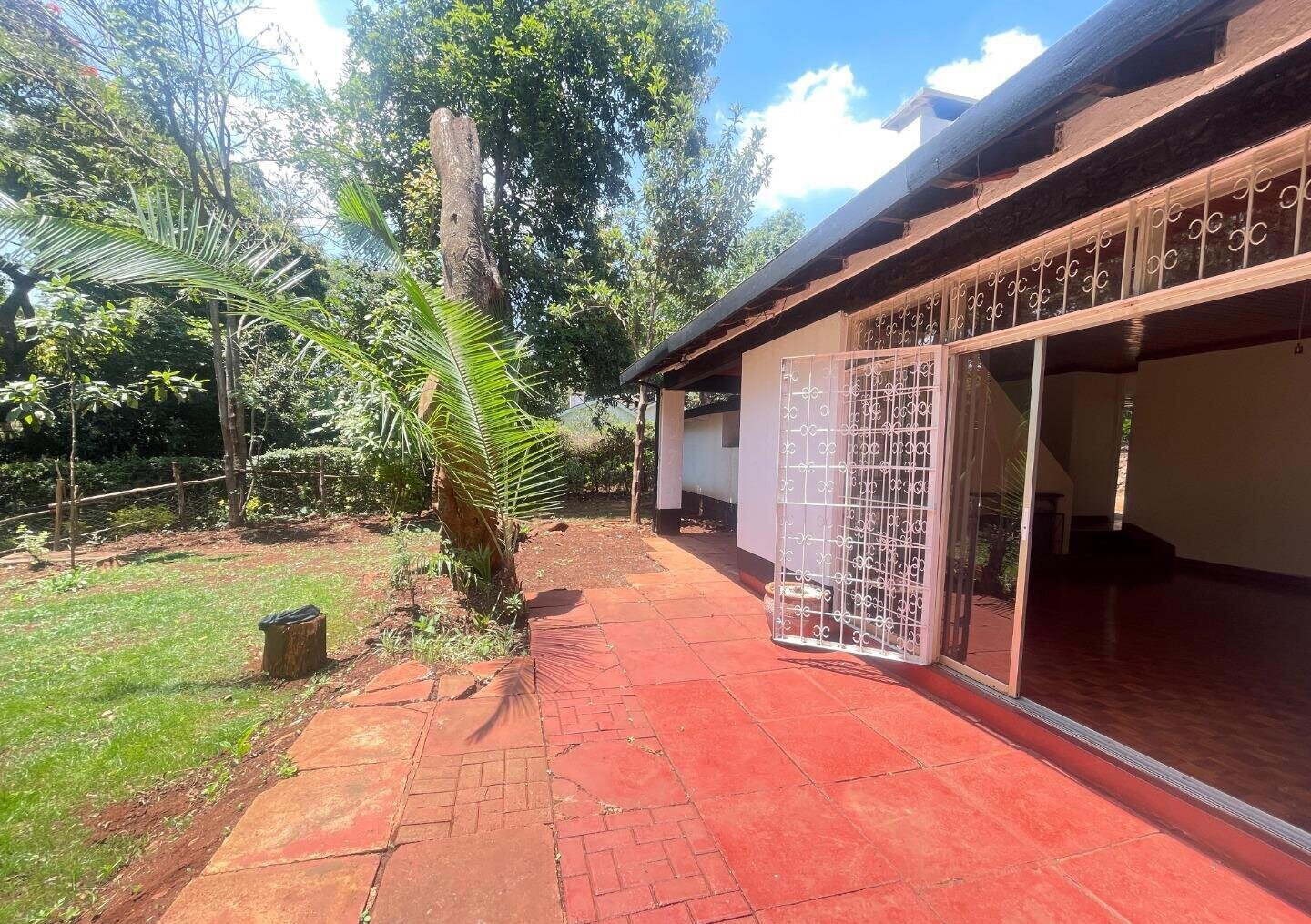 Rustic 4BR Townhouse on Half-Acre with DSQ - Loresho