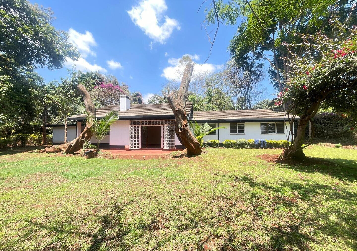 Rustic 4BR Townhouse on Half-Acre with DSQ - Loresho