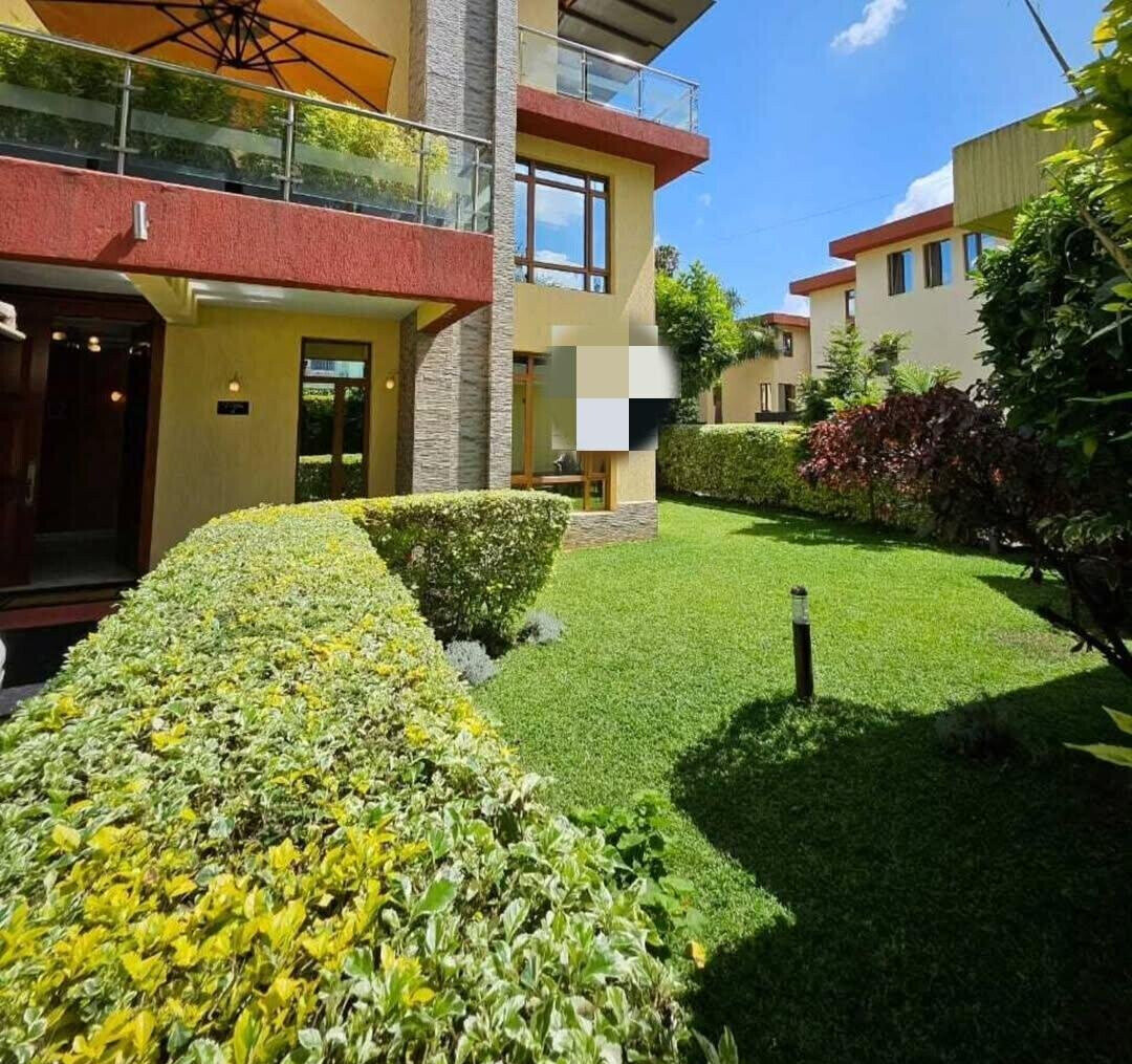 5-Ensuite Townhouse with Jacuzzi & Solar Heating - Lavington