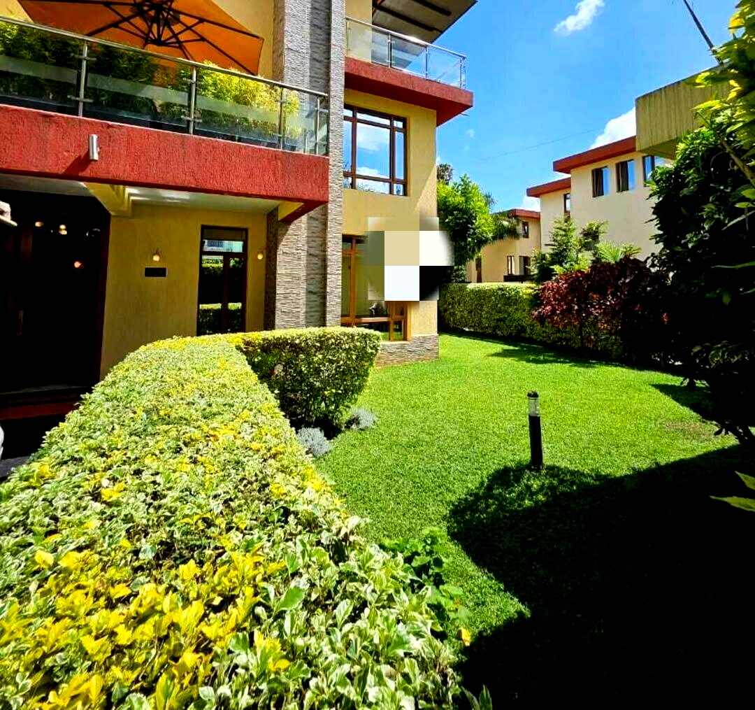 5-Ensuite Townhouse with Jacuzzi & Solar Heating - Lavington