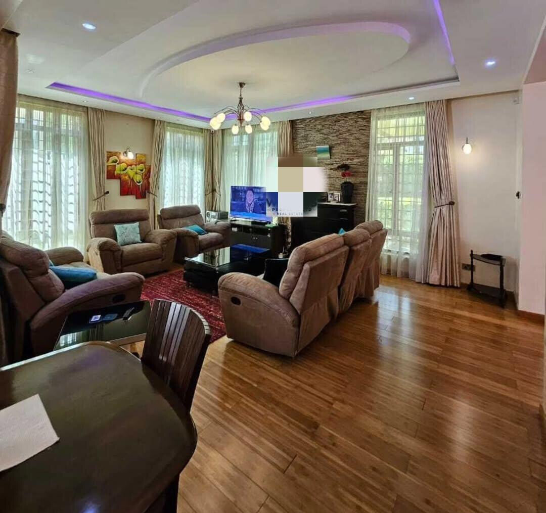 5-Ensuite Townhouse with Jacuzzi & Solar Heating - Lavington