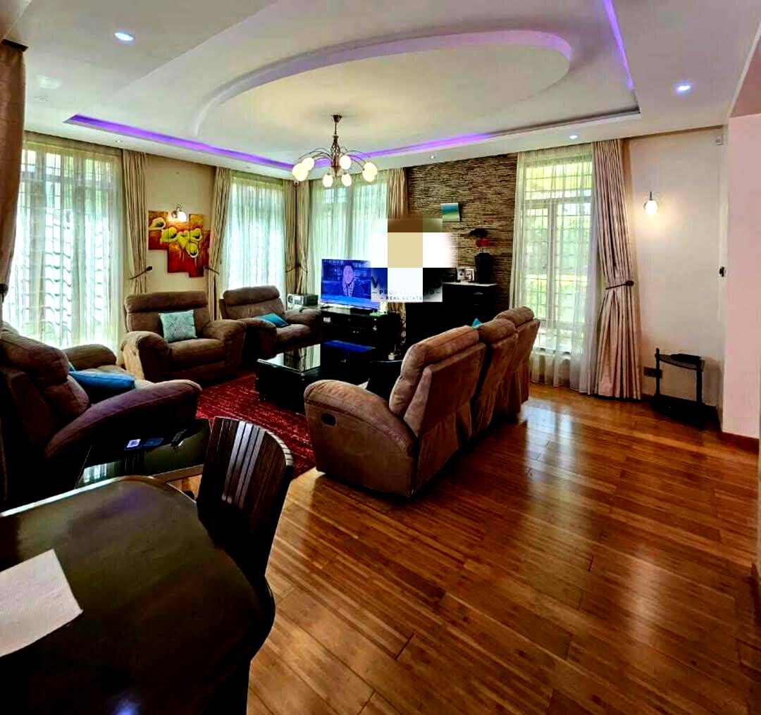 5-Ensuite Townhouse with Jacuzzi & Solar Heating - Lavington