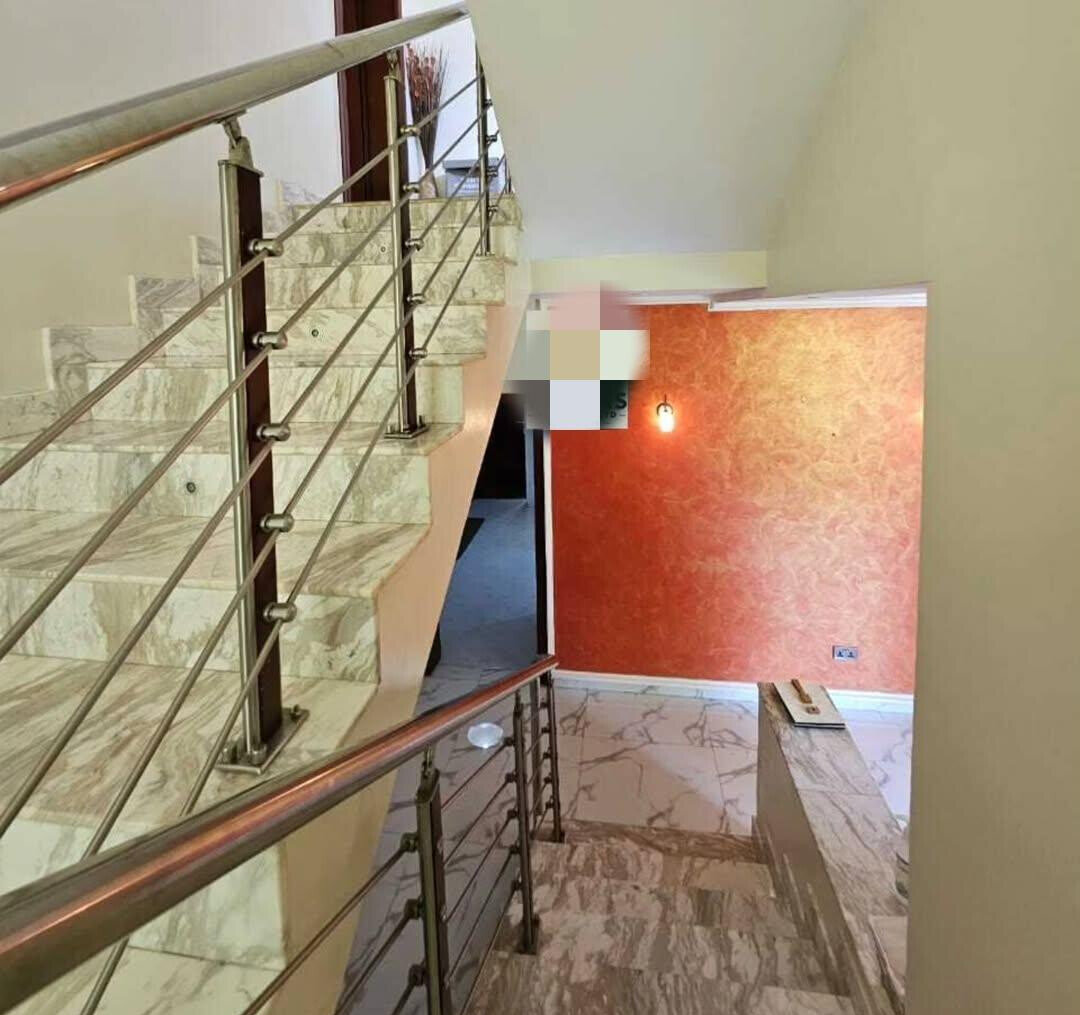 5-Ensuite Townhouse with Jacuzzi & Solar Heating - Lavington