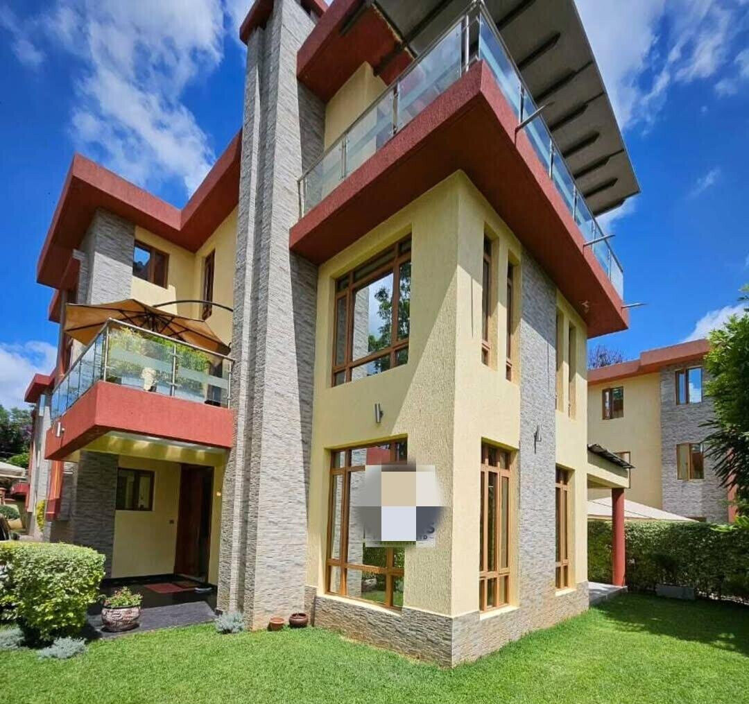 5-Ensuite Townhouse with Jacuzzi & Solar Heating - Lavington