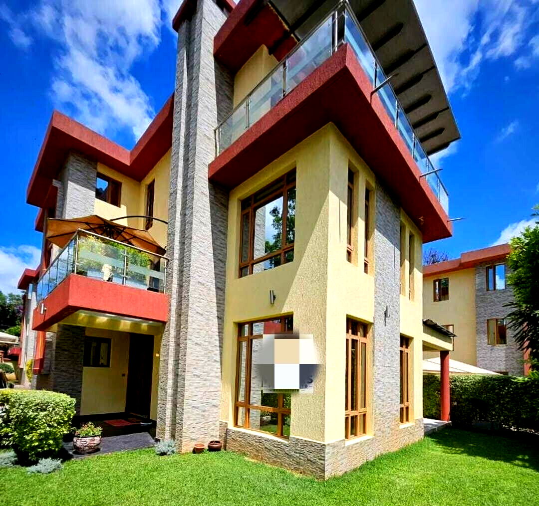 5-Ensuite Townhouse with Jacuzzi & Solar Heating - Lavington