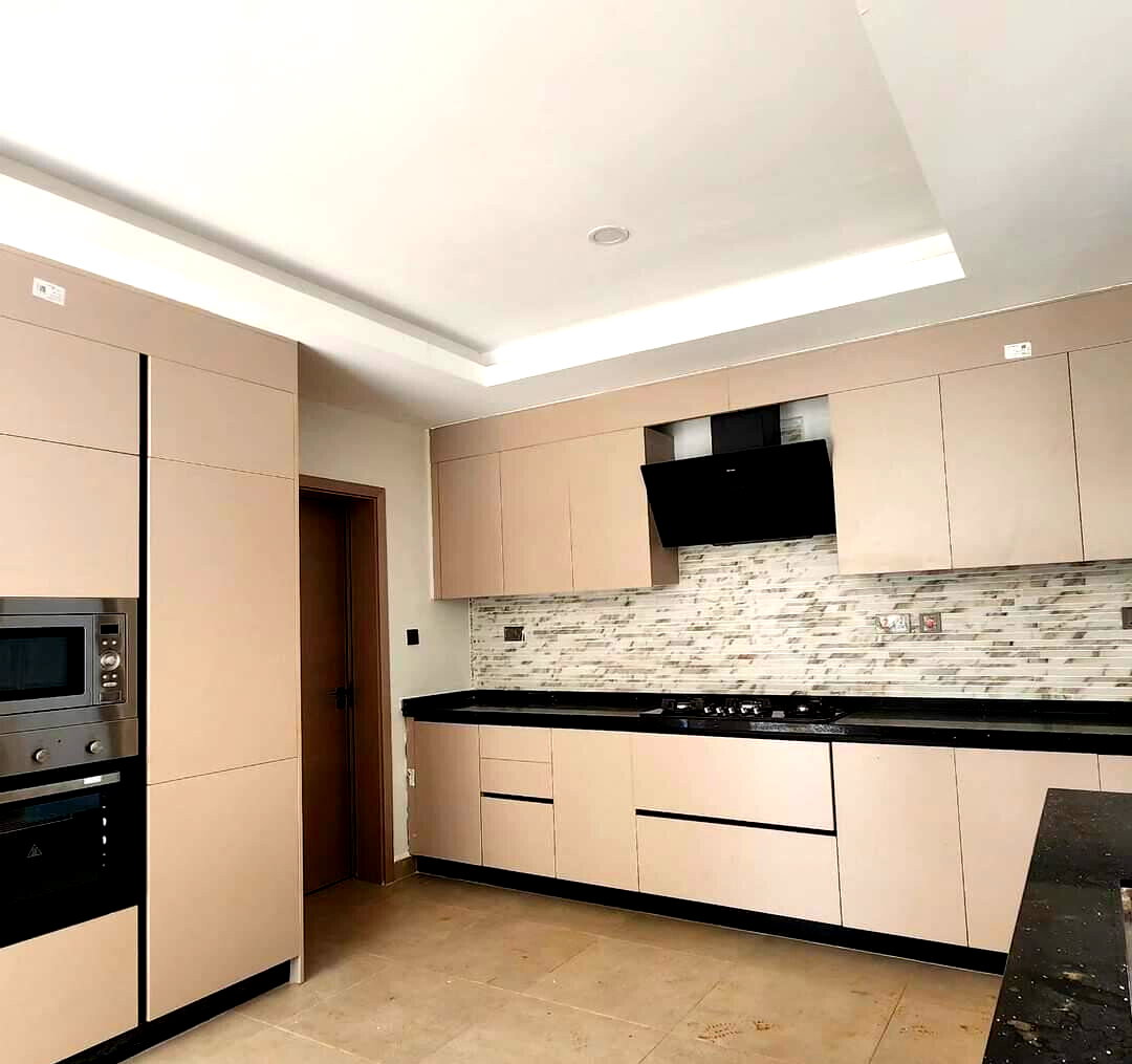 Ultra-Modern 5-Ensuite Villa in Gated Community - Lavington