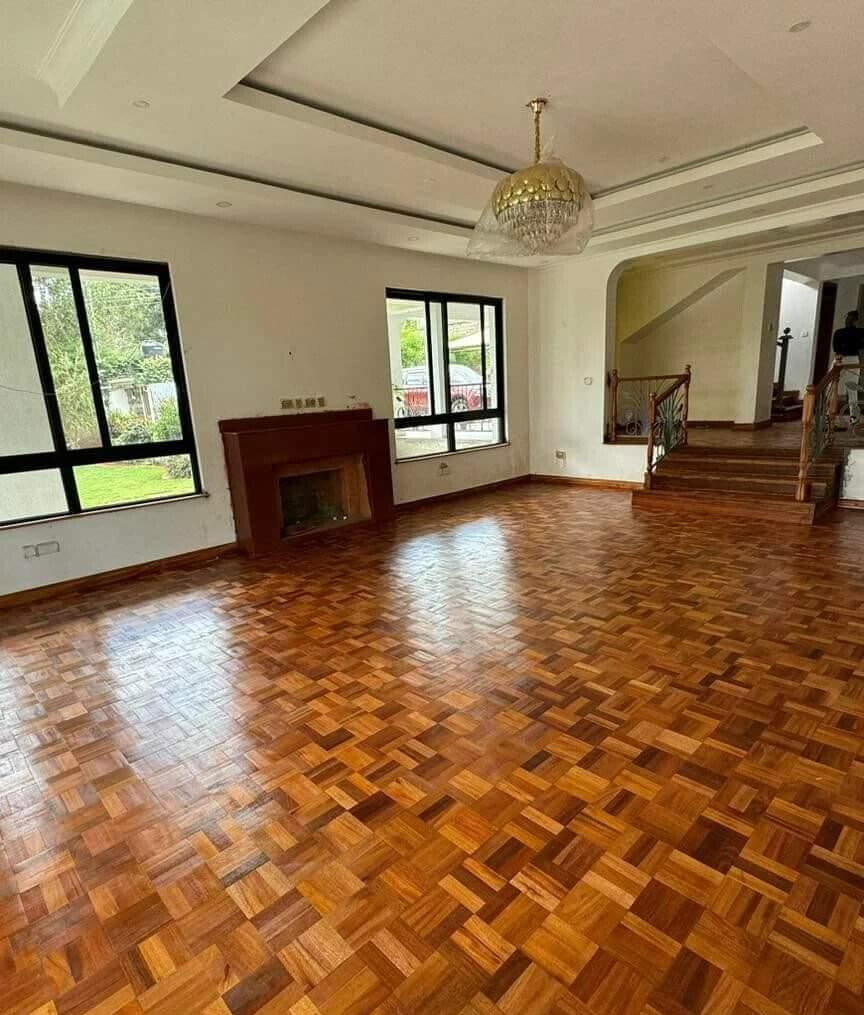 6BR Townhouse with DSQ & Modern Kitchen on Half Acre - Runda