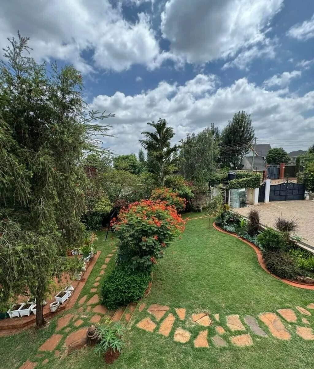 6BR Townhouse with DSQ & Modern Kitchen on Half Acre - Runda