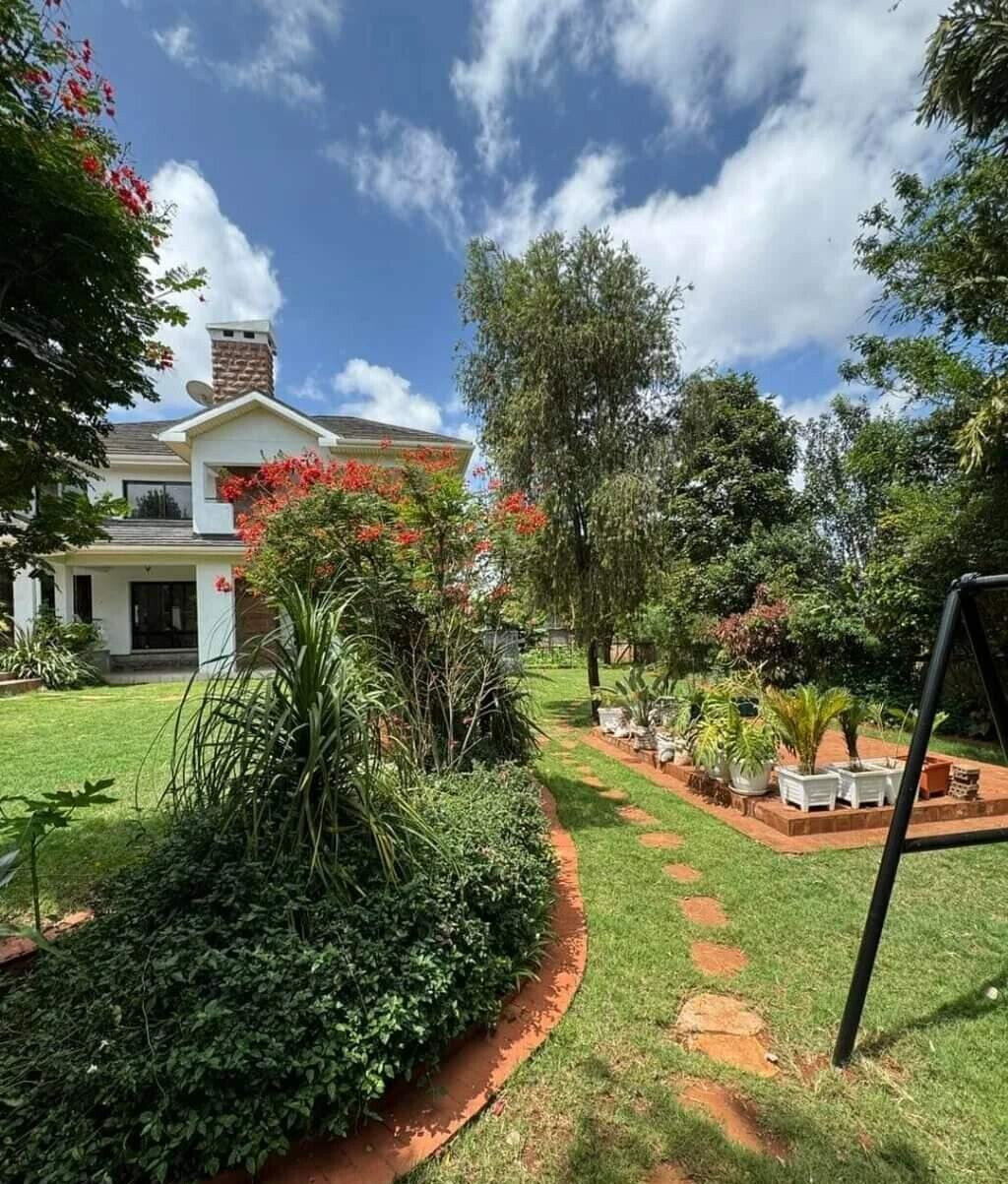 6BR Townhouse with DSQ & Modern Kitchen on Half Acre - Runda