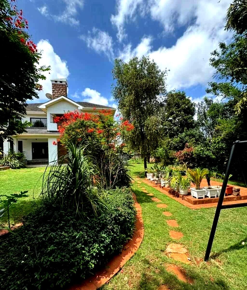 6BR Townhouse with DSQ & Modern Kitchen on Half Acre - Runda