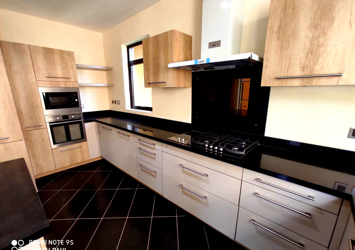 Corner Unit Townhouse with Rooftop Terrace & Solar - Kileleshwa