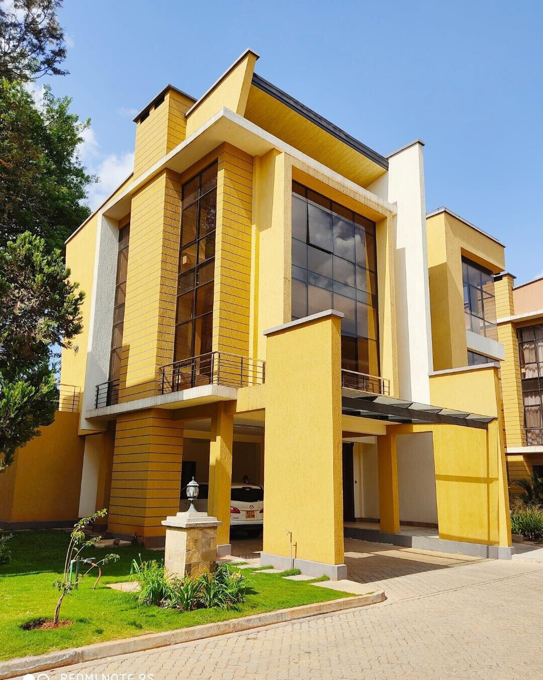 Corner Unit Townhouse with Rooftop Terrace & Solar - Kileleshwa