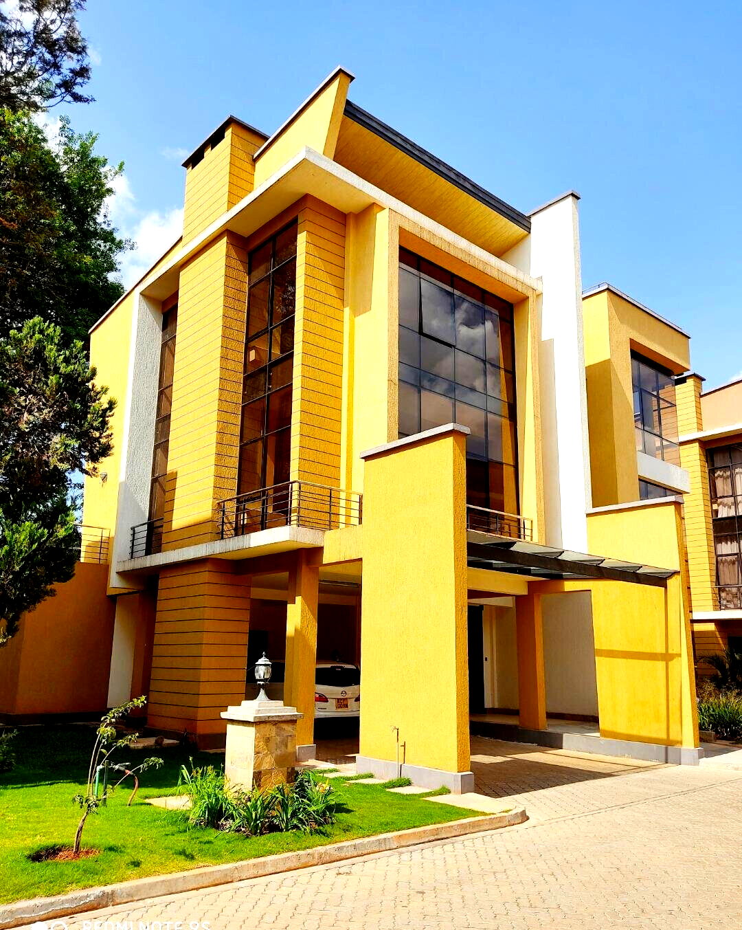 Corner Unit Townhouse with Rooftop Terrace & Solar - Kileleshwa