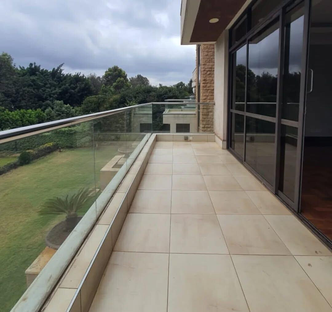 5BR Townhouse with Clubhouse, Pool & DSQ – Karen